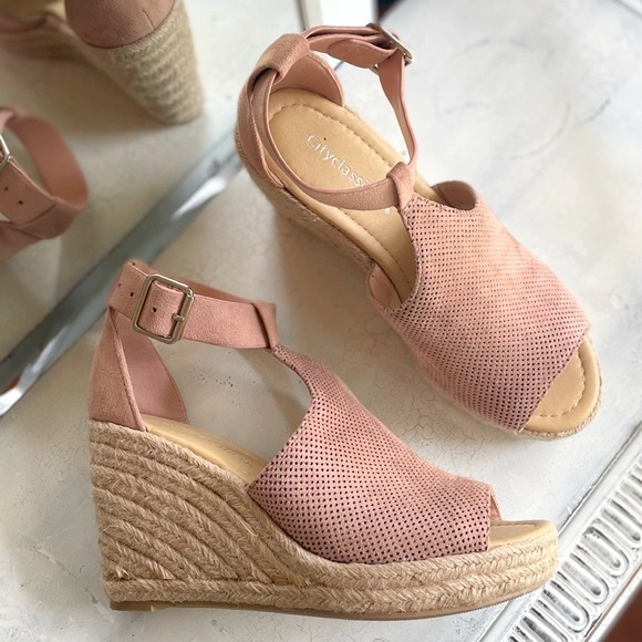 Shoes - City Classified Cashiers Espadrille Wedge Sandal, sz 8.5